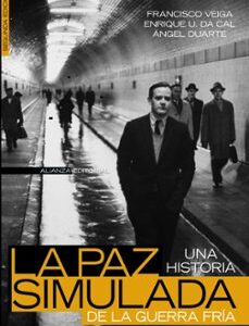 Portada de Francisco Veiga La Paz Simulada Historia De La Guerra Fría Alianza Editorial